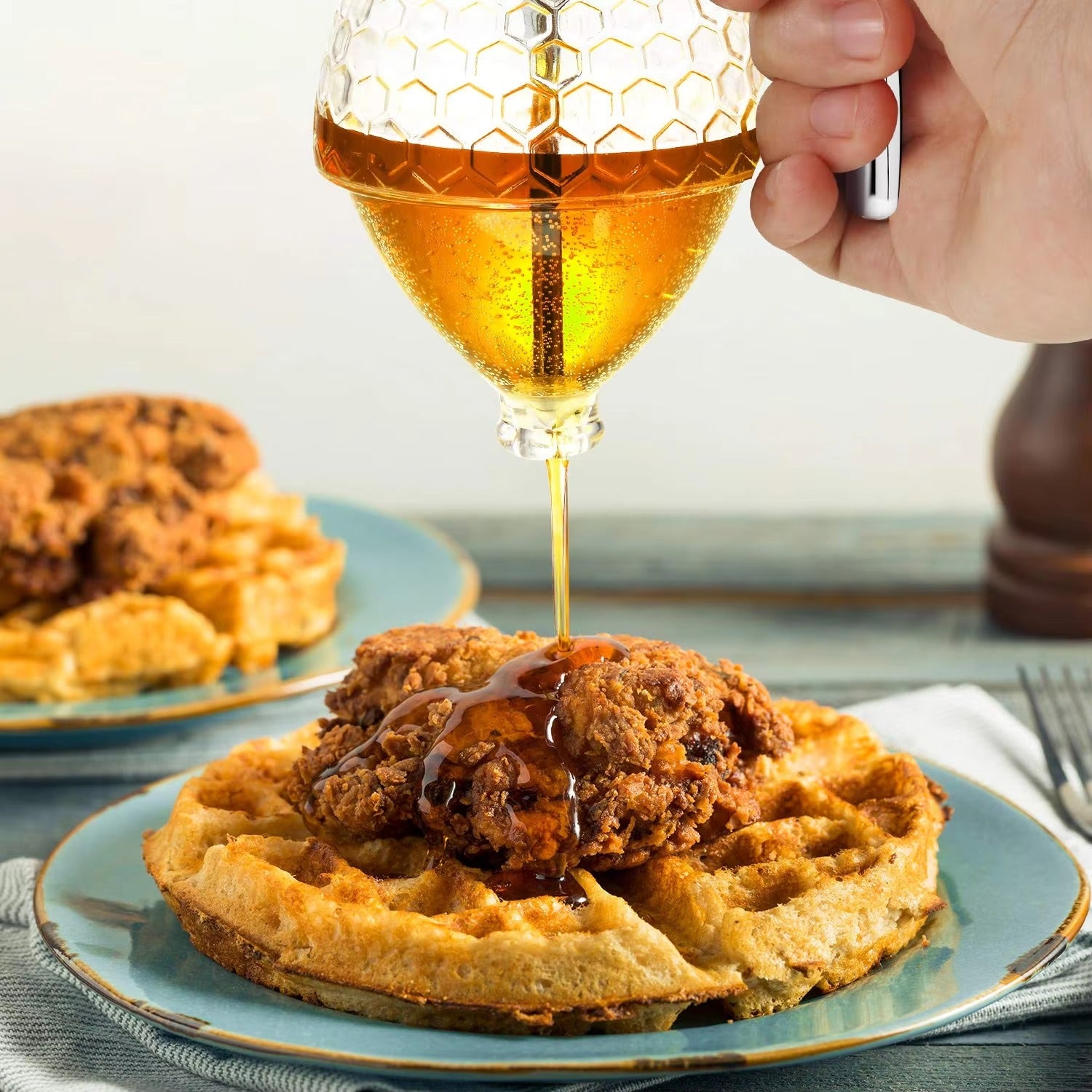 Honey Dispenser Jar 200ML – Bee Drip Juice & Syrup Storage Pot for Kitchen